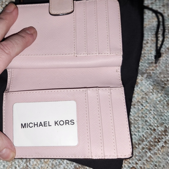 NWOT MICHAEL KORS JET SET TRAVEL BLOSSOM 35T9RT  BI-FOLD PLUS DUST BAG - Picture 2 of 13